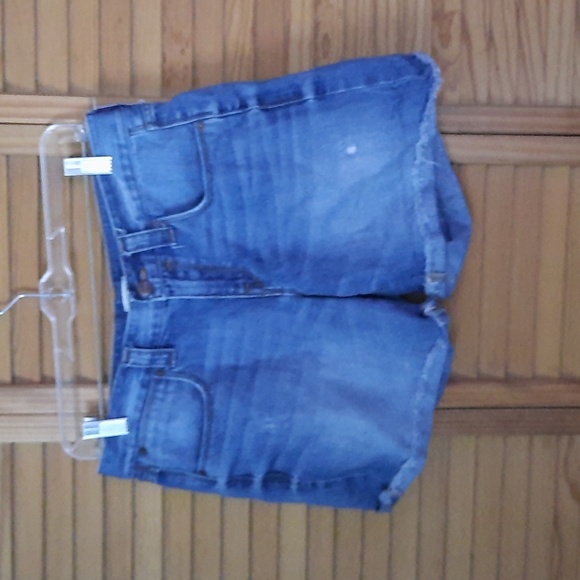 J.Crew Lite Wash 5 Pocket Cuffed Frayed Distressed Hem Denim Jean Shorts Size 27 - Picture 1 of 9